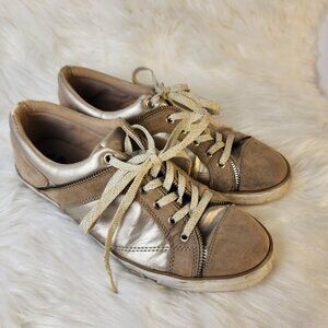 G by Guess Marsha 2 Womens Sneaker Shoe 10 Gold Zipper Detail Sparkle Lace Suede